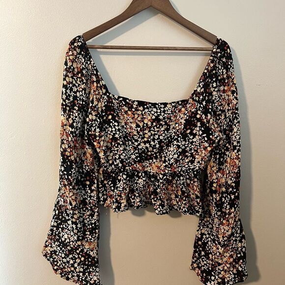 Floral Boho Flowy Cropped Blouse - Picture 9 of 9